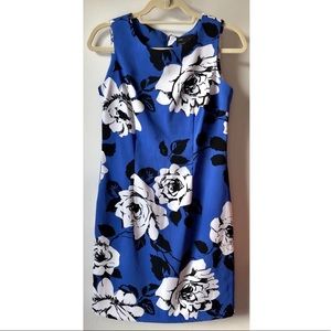 Scarlett Floral shift dress in petite 4